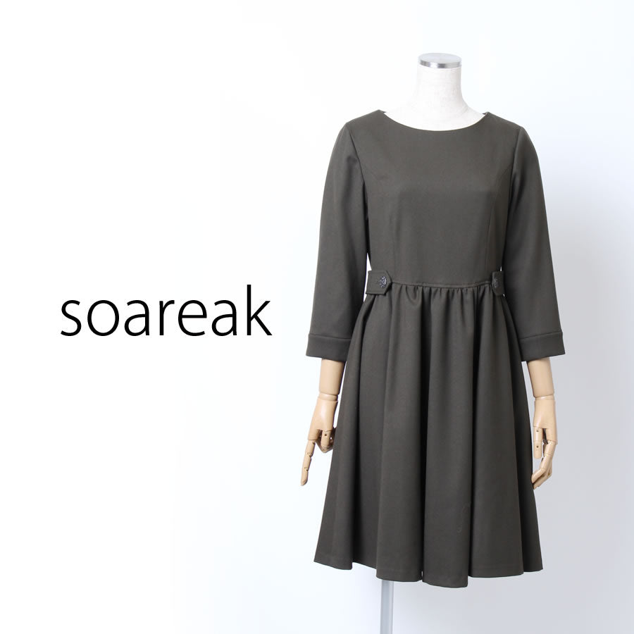 ノーカラー ギャザー ワンピース(Mサイズ/カーキ/soareak(ソアリーク))USED