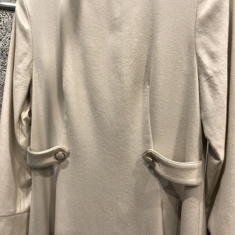 ウエストボタンデザインワンピース(Mサイズ／ベージュ／UNTITLED(アンタイトル))USED