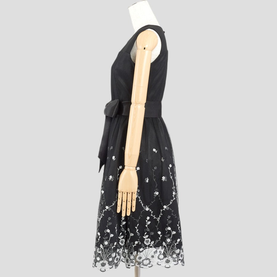 裾スカラ刺繍ドレスワンピース(Mサイズ／ブラック／Dear Princess(ディアプリンセス))USED