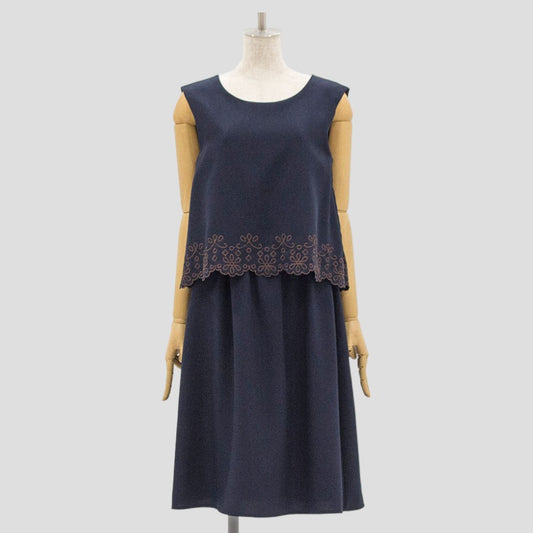 スカラップ刺しゅうワンピース(Mサイズ／ネイビー／FABIA(ファビア)),春,夏,秋,USED