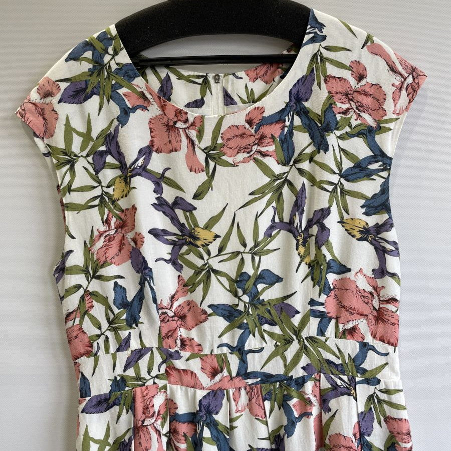 麻混フラワープリントワンピース(Mサイズ／ホワイト／Verseau(ヴェルソー))USED