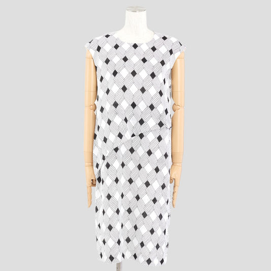 ジオメトリック柄ワンピース(Mサイズ／ブラック／DoCLASSE(ドゥクラッセ))USED